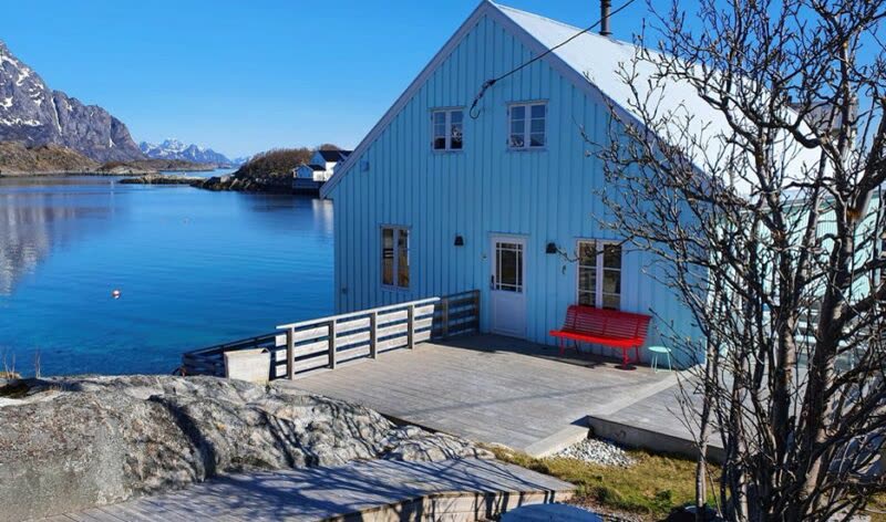 Extérieur du lodge dans le port de Henningsvær